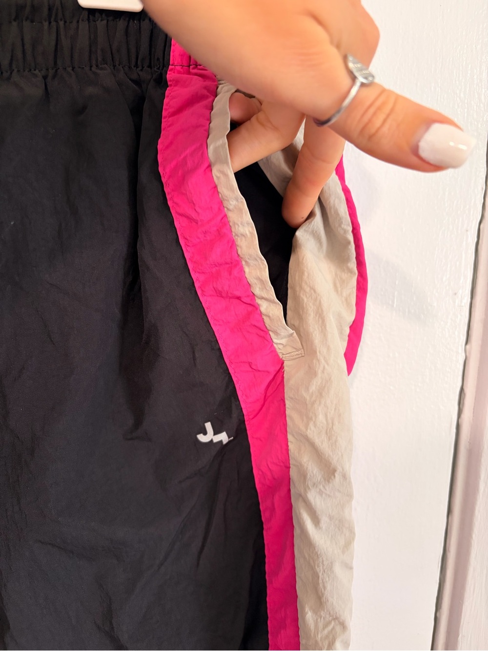 🖤💗 JoyLab Women’s Black Wide-Leg Track Pants with Pink & Cream Side Stripes 💗🖤 - Picture 4 of 7